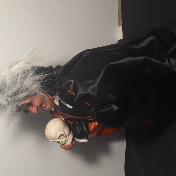 Vtg Dracula/vampire animated Halloween figure. 16" Lights/sounds - Picture 3 of 8